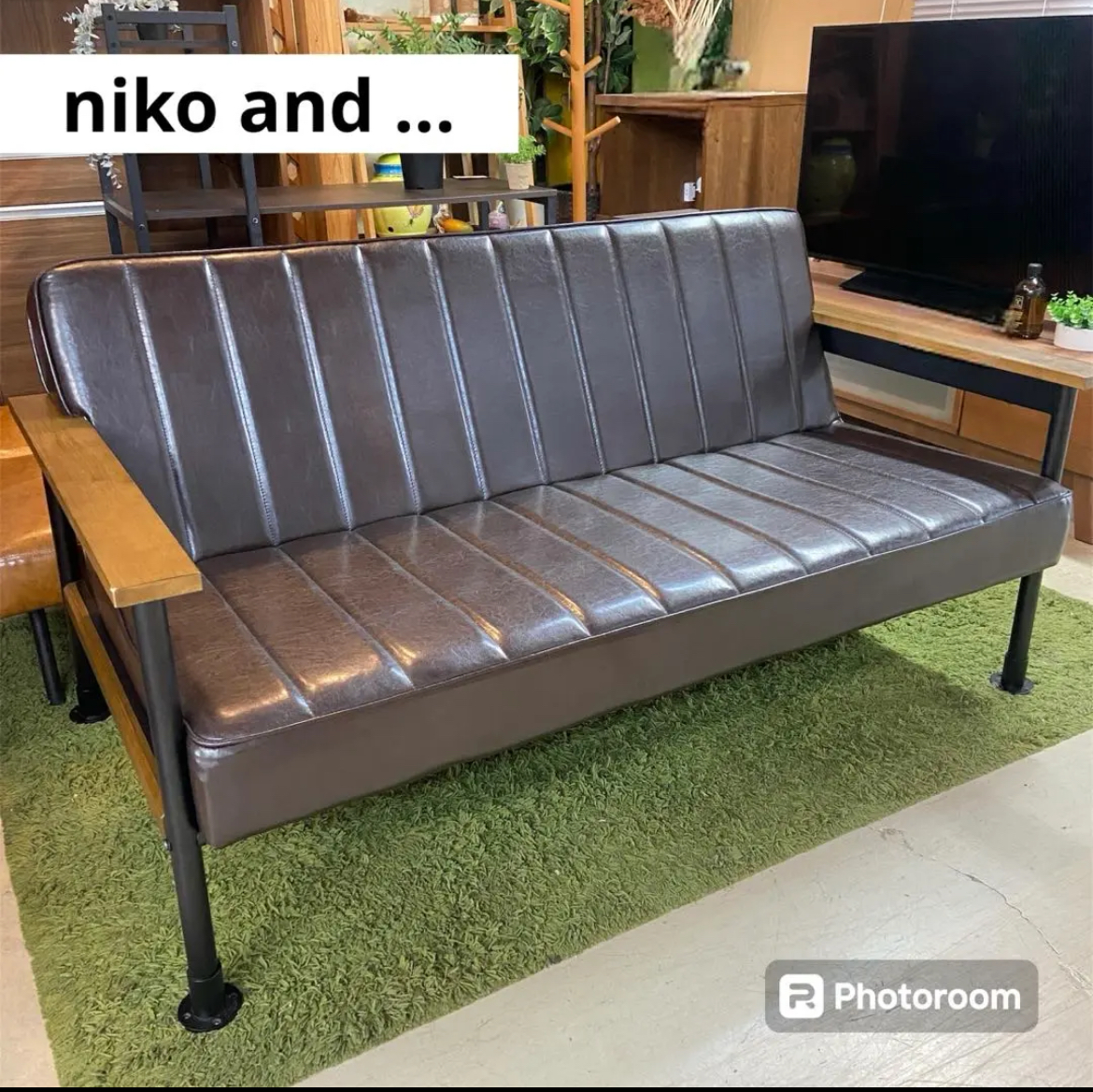 niko and … FURNITURE & SUPPLY 2人掛けソファ