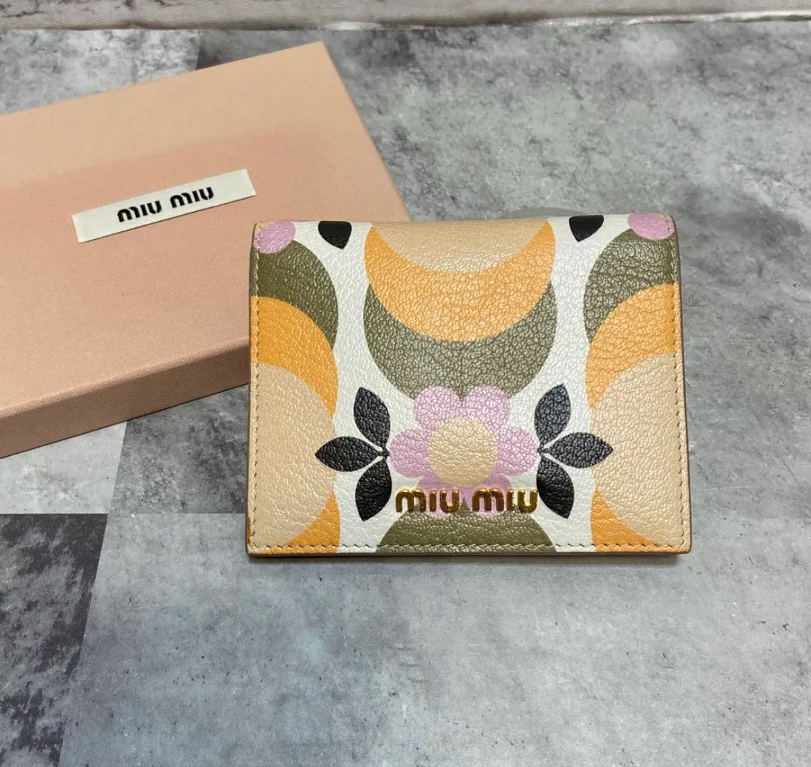 名古屋　中村区　ミュウミュウ MIU MIU フラワー モチーフ 折財布　リサイクルショップ　買取　シンプー